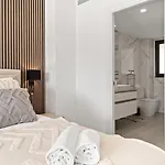 Estepona Retreat 3Br With Ocean Views - Fitness, Pool And Wellness Access Appartement *