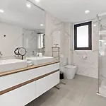 Estepona Retreat 3Br With Ocean Views - Fitness, Pool And Wellness Access *